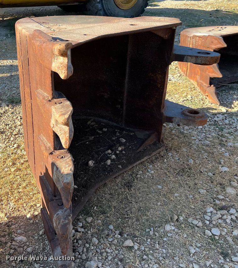 image for item LF9415 42" W excavator bucket