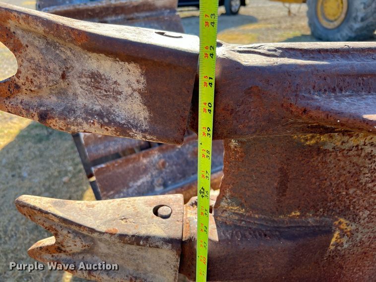 image for item LF9415 42" W excavator bucket