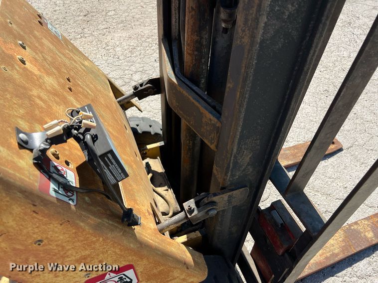 image for item LF9423 Hyster  forklift