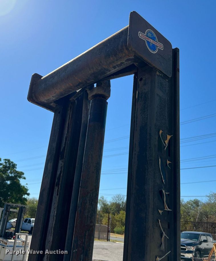 image for item LF9423 Hyster  forklift