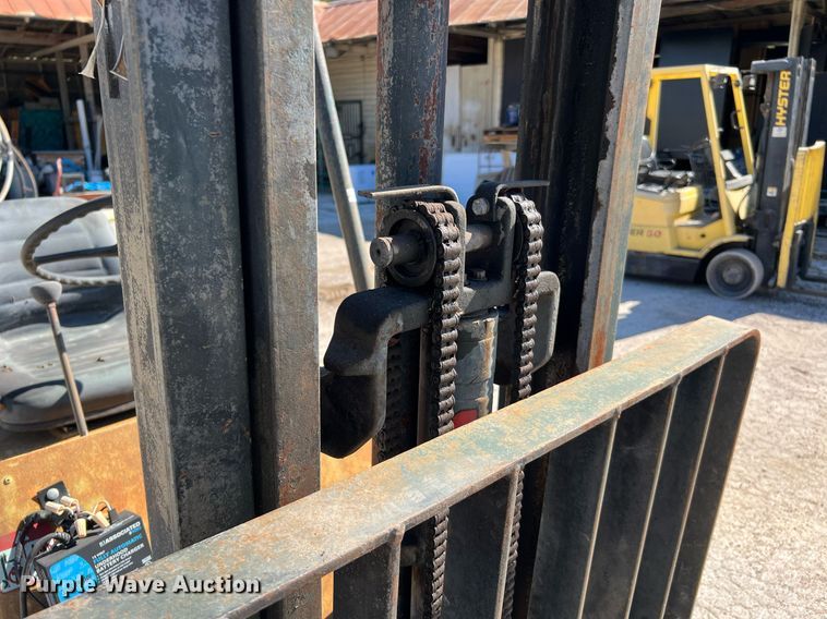 image for item LF9423 Hyster  forklift