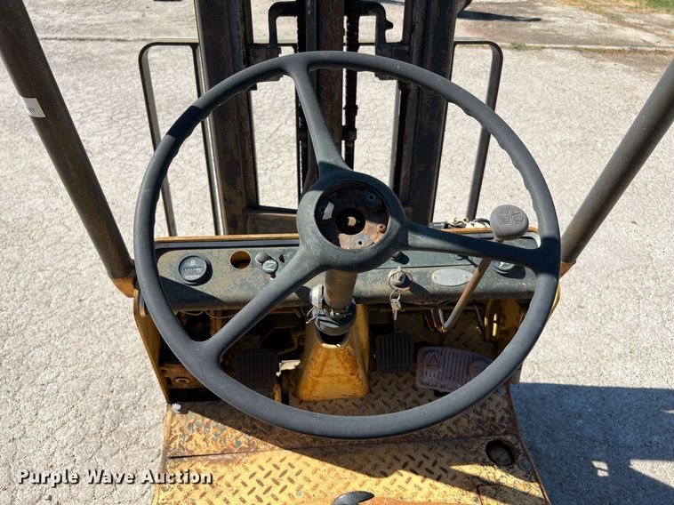 image for item LF9423 Hyster  forklift
