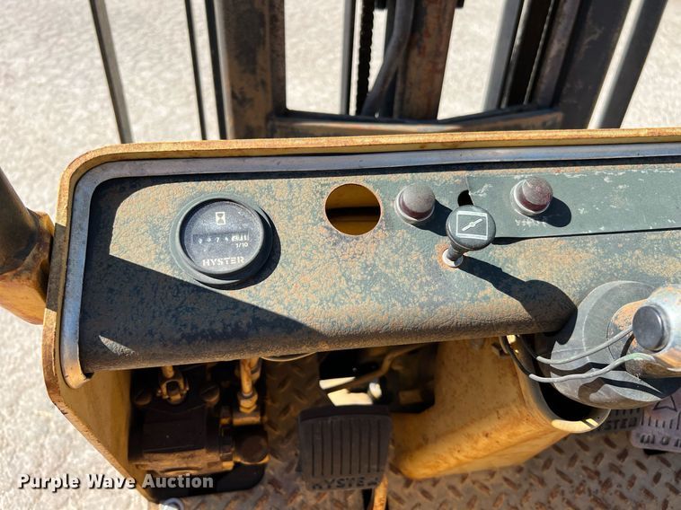 image for item LF9423 Hyster  forklift