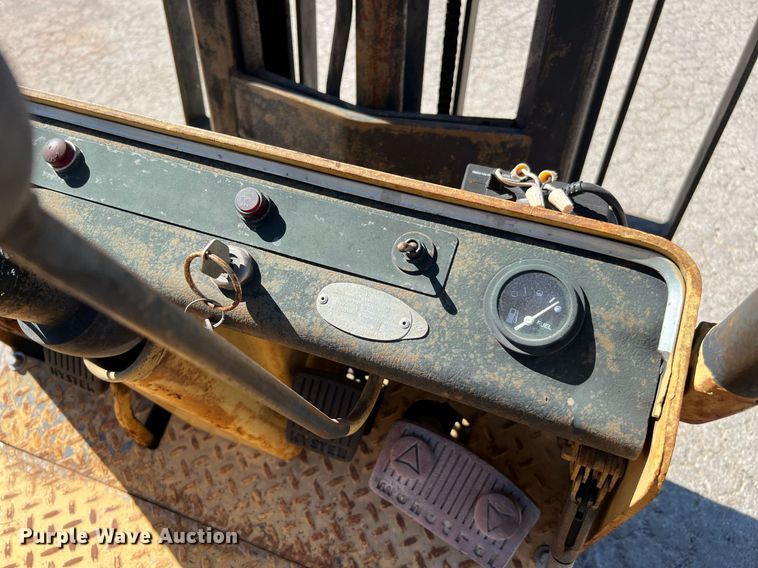 image for item LF9423 Hyster  forklift