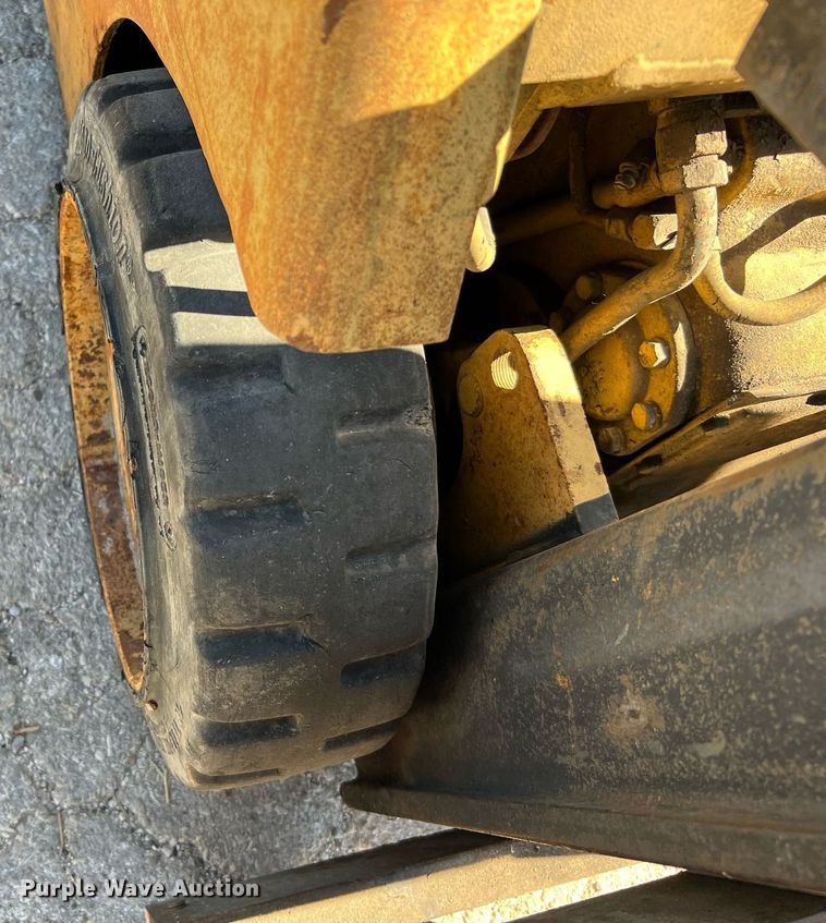 image for item LF9423 Hyster  forklift