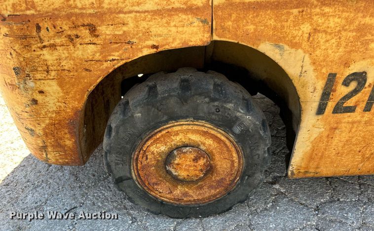 image for item LF9423 Hyster  forklift