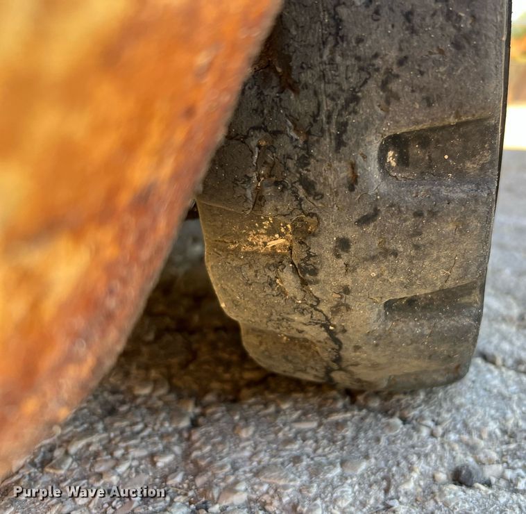 image for item LF9423 Hyster  forklift