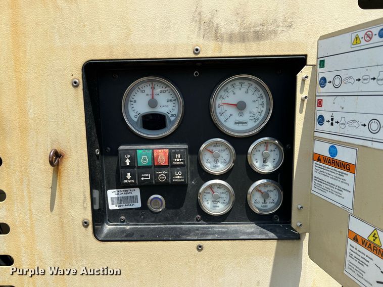 image for item LF9431 2014 Doosan P425/HP375  air compressor