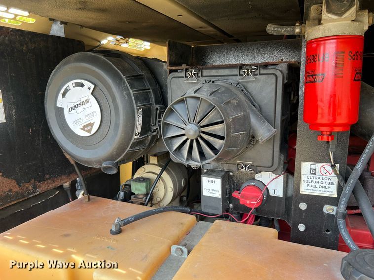 image for item LF9431 2014 Doosan P425/HP375  air compressor