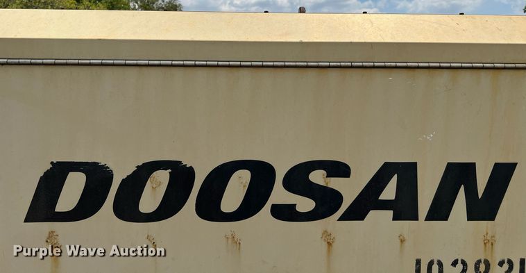 image for item LF9431 2014 Doosan P425/HP375  air compressor