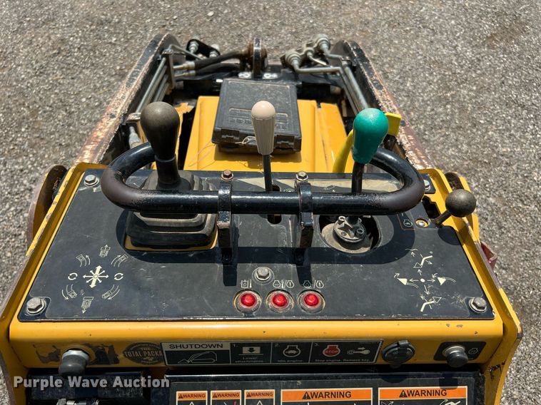 image for item LF9437 2018 Vermeer S925TX  compact utility loader