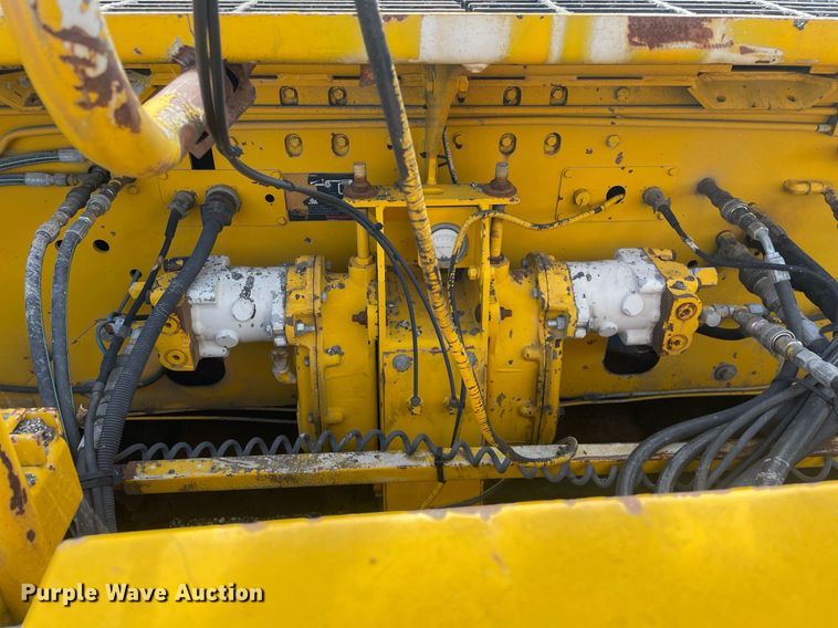 image for item LJ9627 2000 Cedarapids CR451  paver