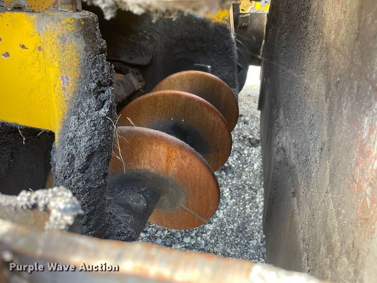 image for item LJ9627 2000 Cedarapids CR451  paver