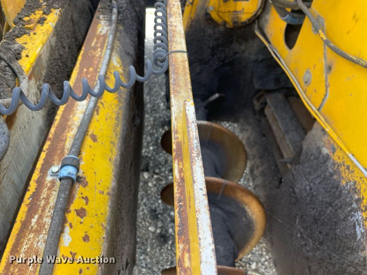 image for item LJ9627 2000 Cedarapids CR451  paver