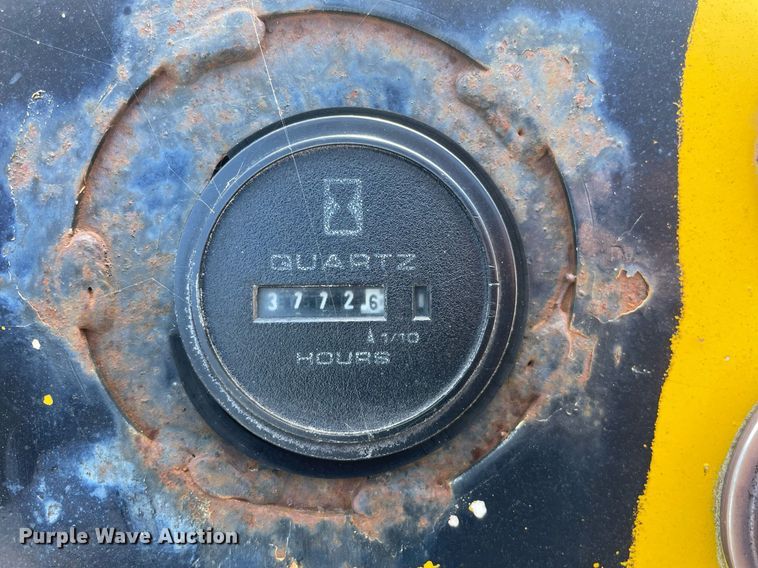 image for item LJ9627 2000 Cedarapids CR451  paver