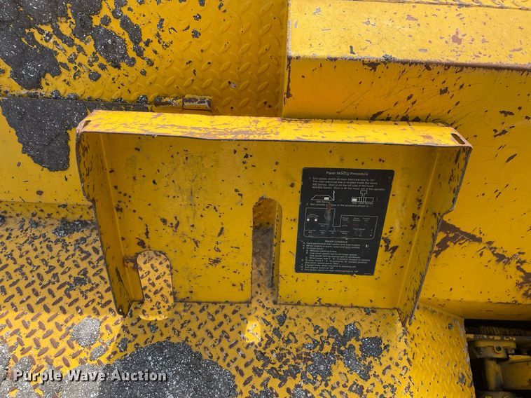 image for item LJ9627 2000 Cedarapids CR451  paver