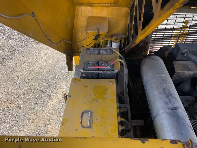 image for item LJ9627 2000 Cedarapids CR451  paver