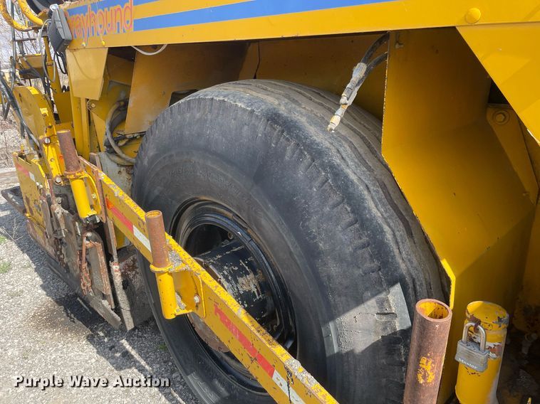 image for item LJ9627 2000 Cedarapids CR451  paver