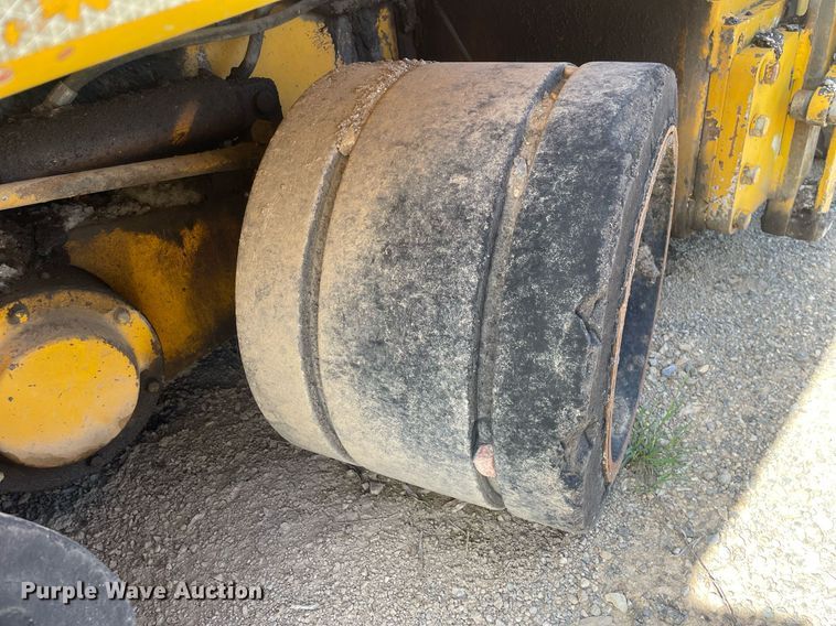 image for item LJ9627 2000 Cedarapids CR451  paver