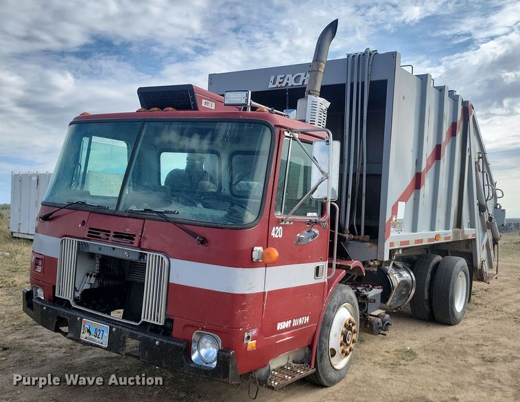 image for item LQ9225 1997 Volvo WXLL  refuse truck