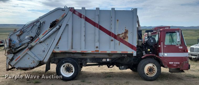 image for item LQ9225 1997 Volvo WXLL  refuse truck