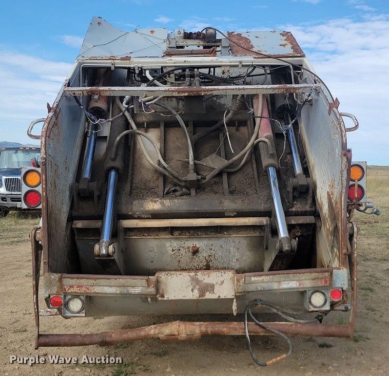 image for item LQ9225 1997 Volvo WXLL  refuse truck