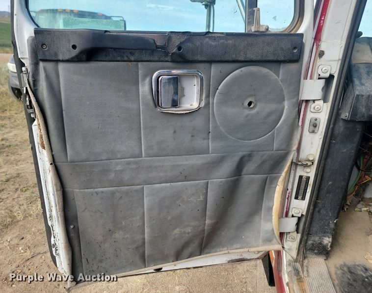 image for item LQ9225 1997 Volvo WXLL  refuse truck