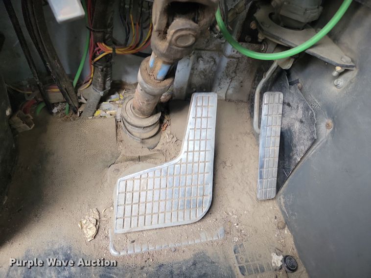 image for item LQ9225 1997 Volvo WXLL  refuse truck