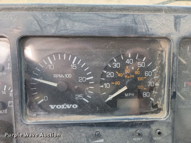 image for item LQ9225 1997 Volvo WXLL  refuse truck