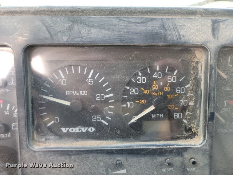 image for item LQ9225 1997 Volvo WXLL  refuse truck