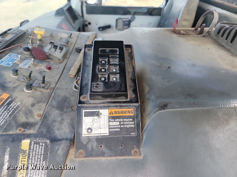 image for item LQ9225 1997 Volvo WXLL  refuse truck