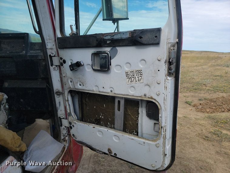 image for item LQ9225 1997 Volvo WXLL  refuse truck