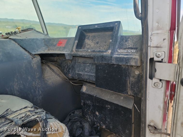 image for item LQ9225 1997 Volvo WXLL  refuse truck