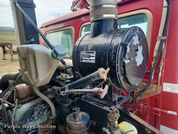 image for item LQ9225 1997 Volvo WXLL  refuse truck