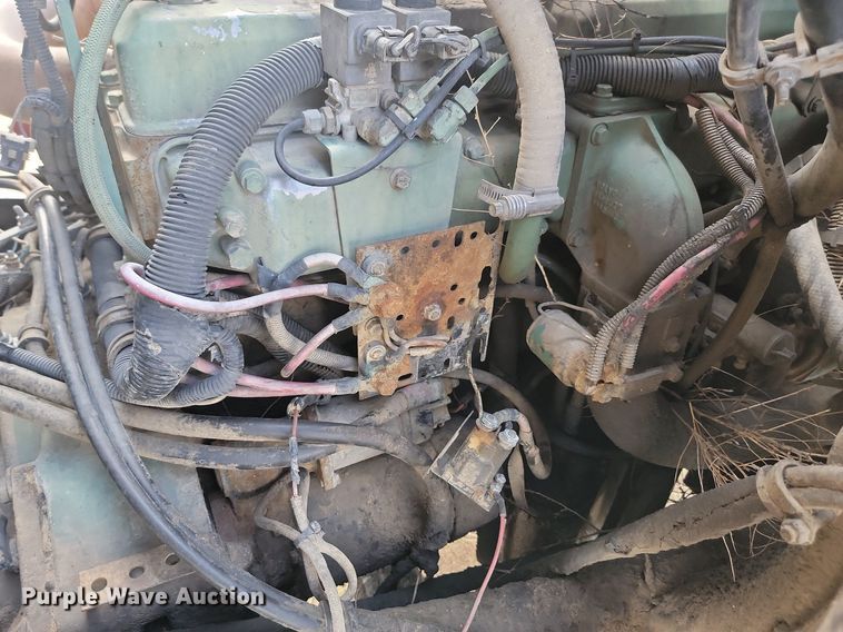 image for item LQ9225 1997 Volvo WXLL  refuse truck