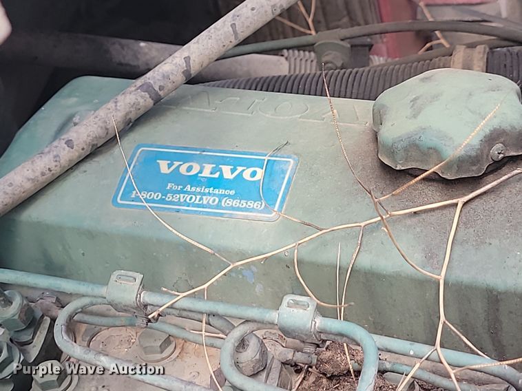 image for item LQ9225 1997 Volvo WXLL  refuse truck