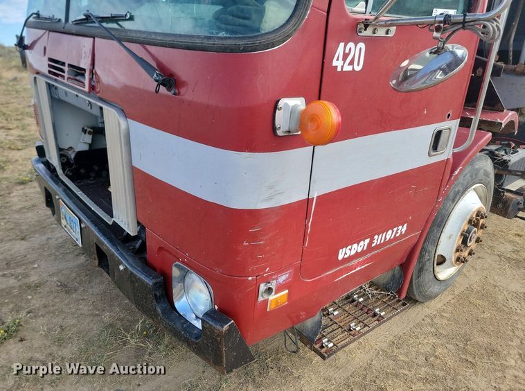 image for item LQ9225 1997 Volvo WXLL  refuse truck