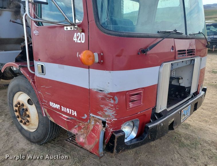 image for item LQ9225 1997 Volvo WXLL  refuse truck