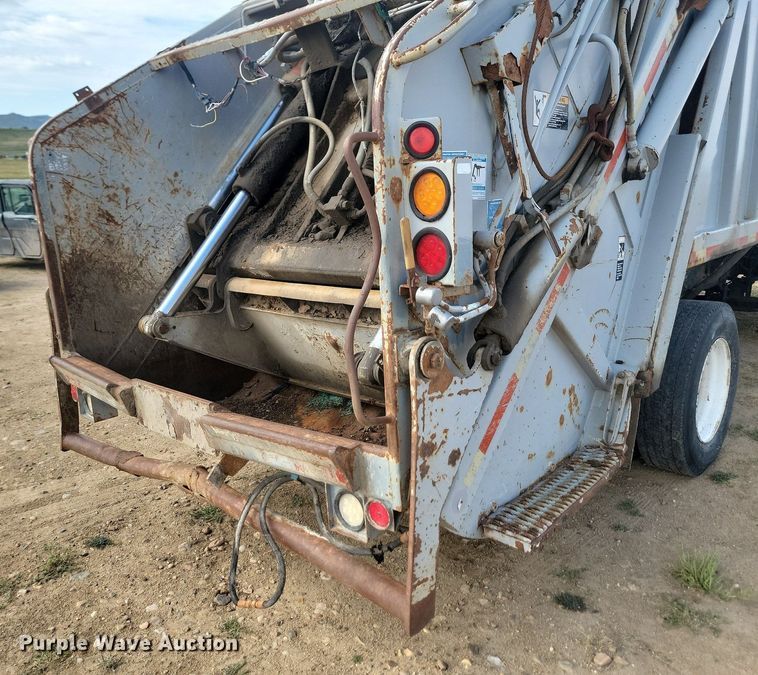 image for item LQ9225 1997 Volvo WXLL  refuse truck