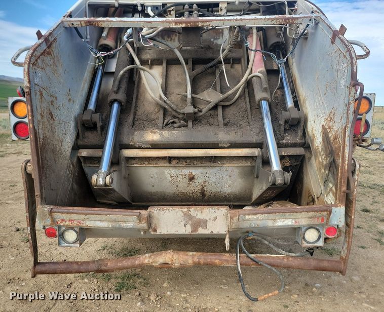 image for item LQ9225 1997 Volvo WXLL  refuse truck