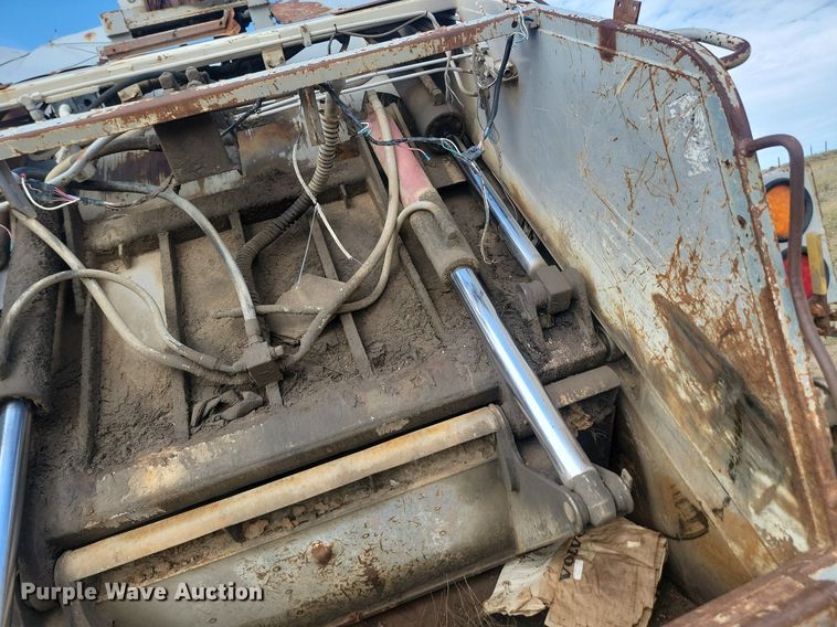 image for item LQ9225 1997 Volvo WXLL  refuse truck