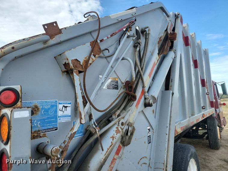 image for item LQ9225 1997 Volvo WXLL  refuse truck