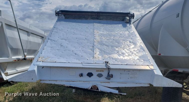 image for item LQ9227 2006 Manac LWBD240  bottom dump trailer