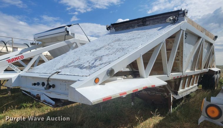 image for item LQ9227 2006 Manac LWBD240  bottom dump trailer