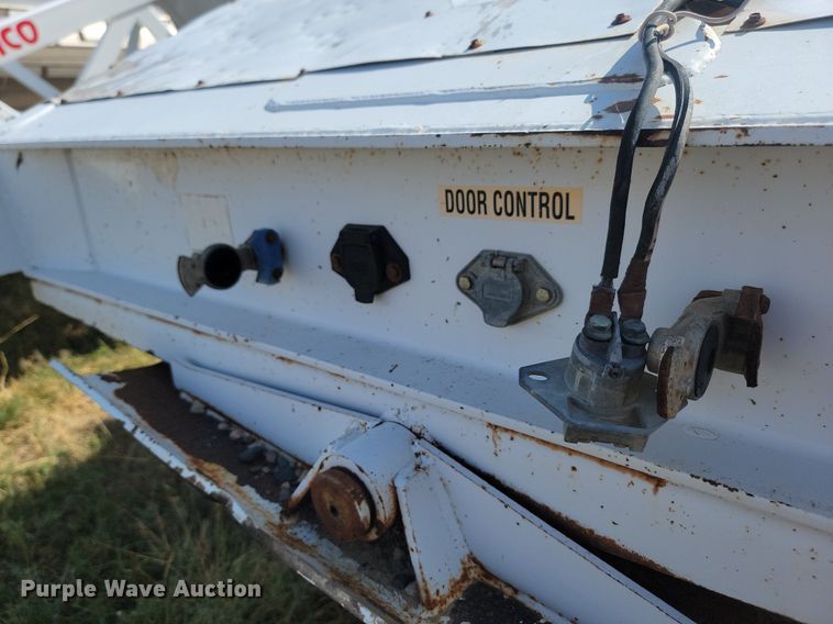 image for item LQ9227 2006 Manac LWBD240  bottom dump trailer