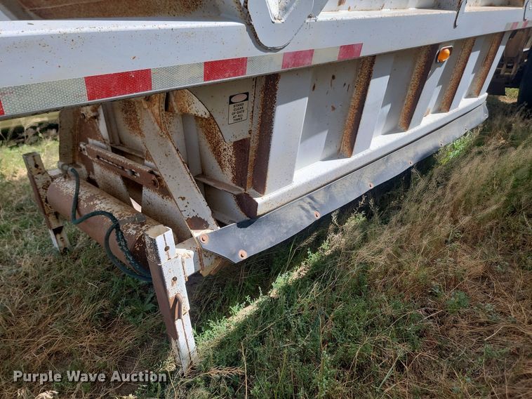 image for item LQ9227 2006 Manac LWBD240  bottom dump trailer