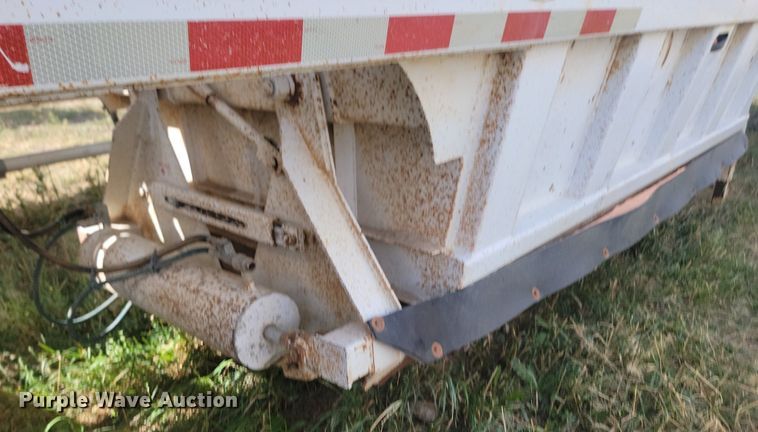 image for item LQ9227 2006 Manac LWBD240  bottom dump trailer