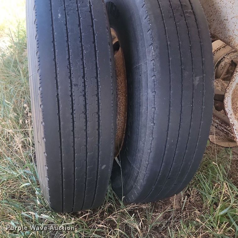 image for item LQ9227 2006 Manac LWBD240  bottom dump trailer