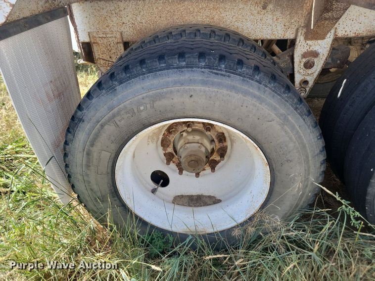 image for item LQ9227 2006 Manac LWBD240  bottom dump trailer