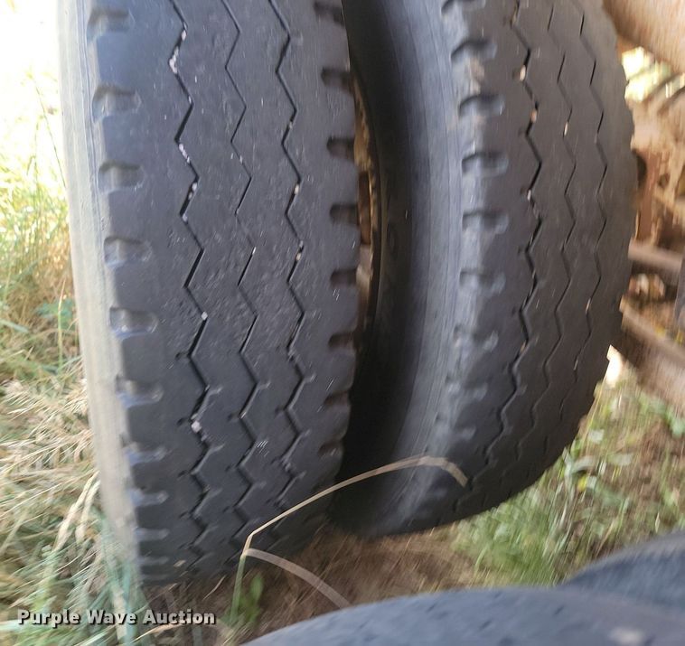 image for item LQ9227 2006 Manac LWBD240  bottom dump trailer